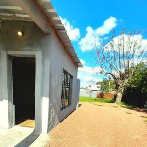 Venta/ciudad Del Plata/casa 2 Dormitorios/apta Banco/amplio Terreno/parrilla.