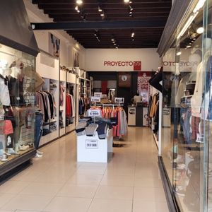Venta Local  Comercial Sobre Av. 18 De Julio - 196 M2