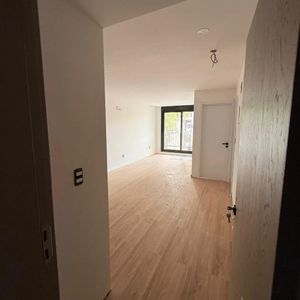Piso Alto, Cochera Y Balcón, Con Renta $32000 Cordón Sur, Acepta Banco