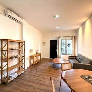 Pocitos 1 Dormitorio- Sin Gc - Amoblado - Frente - Banco -airbnb- Apto Tipo Casa