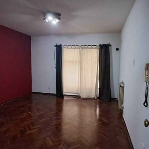 Venta/oficina O Consultorio/ Próximo Imm/ A Metros De 18 De Julio/montevideo