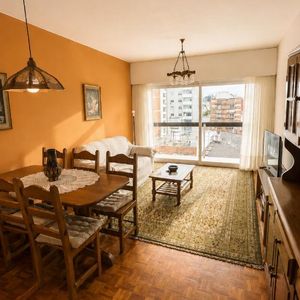 Venta Apartamento Pocitos Al Frente Con Balcón 2 Dor 2 Baños Acepta Banco