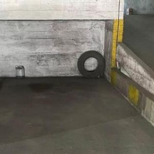 Venta Garage Centro  5° Piso Entrada Por 2 Calles, Excelente Ubicacion