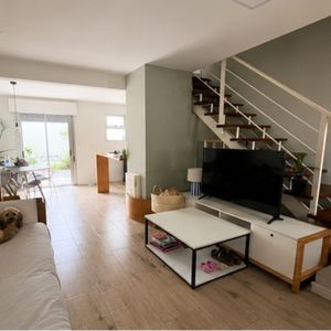 Alquiler Casa Duplex Impecable  2 Dormitorios Patio Y  Balcón G/comunes Bajos