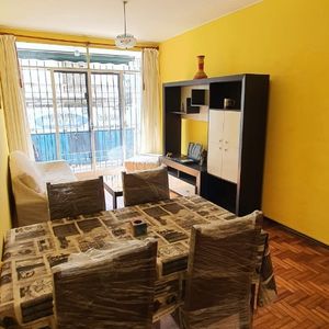 Venta Apartamento Centro 2 Dormitorios, Frente Con Balcon Y Patio, Acepta Banco