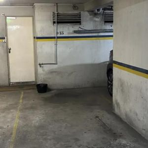 Venta De Garage En Tres Cruces Con Renta