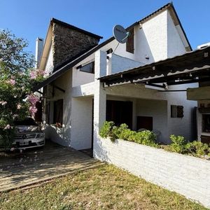 Venta Casa La Paloma/permuta/4 Dormitorios/3 Baños/parrillero/cochera/los Botes