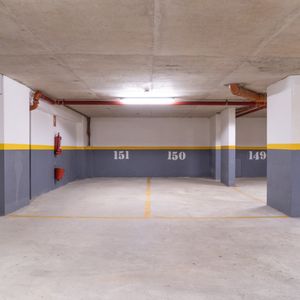 Venta De 3 Garage En Ciudad Vieja - Ideal Inversión