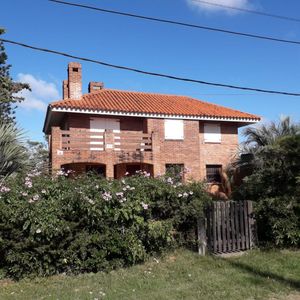 Venta Casa 5 Dormitorios La Paloma, Rocha -  Con Amplio Terreno Y Barbacoa