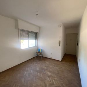 Tres Cuces, 1 Dor,  Tercer Piso / Escalera  Contrafrente Acepta Banco