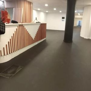 Oportunidad  Local Comercial En Avenida 18 De Julio, Al Frente.