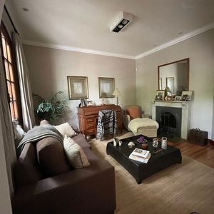 Exclusiva Casa En Pocitos, Con 4 Dormitorios, 3 Baños Y Gg Para 3 Autos