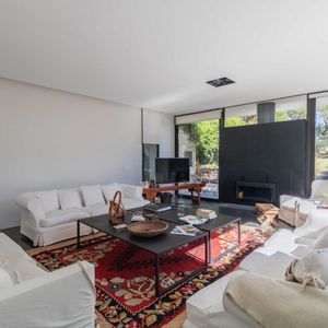 Casa En Venta De 5 Dormitorios C/ Cochera En La Tahona