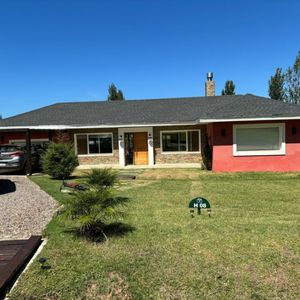 Venta Casa 3 Dormitorios Con Renta En Altos De La Tahona