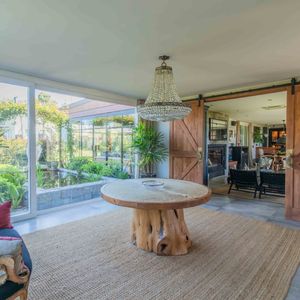 Casa En Venta De 3 Dormitorios C/ Cochera En Carmel