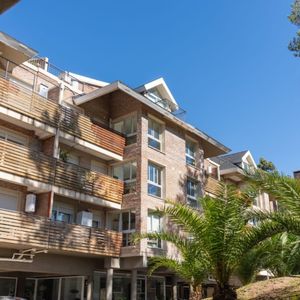 Apartamento En Alquiler De 3 Dormitorios Y Cochera En Haras Del Lago