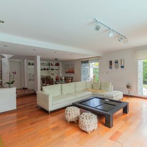 Casa En Venta De 5 Dormitorios C/ Cochera En Carrasco
