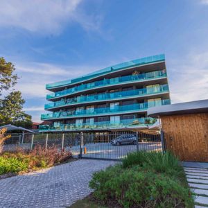 Apartamento En Venta De 1 Dormitorio C/ Cochera En Barra De Carrasco