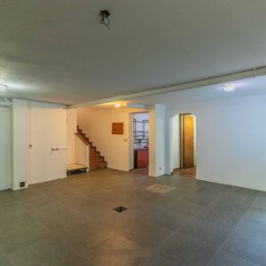 Casa En Venta 3 Dormitorios, Playrooom Y Servicio C/ Cochera En La Tahona