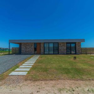 Casa En Venta C/ Cochera En La Juana