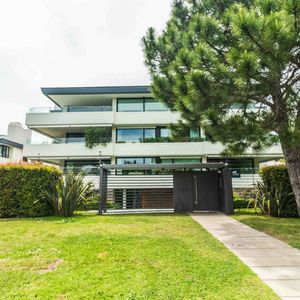 Apartamento En Venta C/ Cochera En Carrasco
