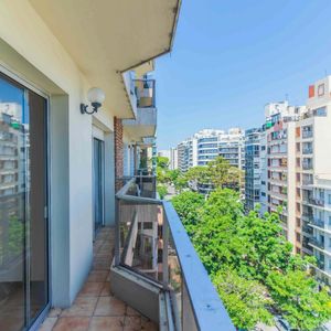Apartamento En Venta Con Cochera En Pocitos