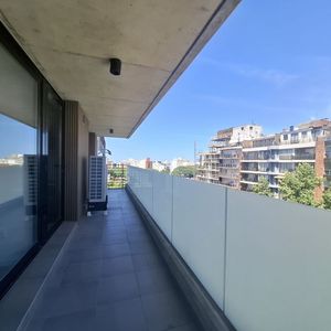 Apartamento De 2 Dormitorios Con Renta Sobre Av. Sarmiento