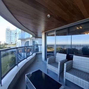 Venta De Apartamento De 2 Dormitorios Con Garage En Malvin