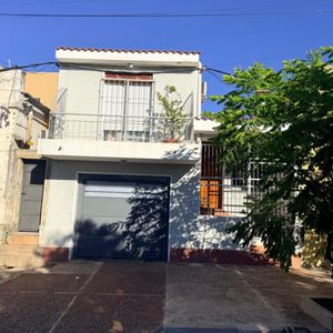 Excelente Casa De Dos Dormitorios En Centro De Artigas.