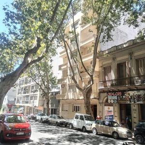 Venta De Apartamento 3 Dormitorios 2 Baños En Centro De Montevideo Con Renta