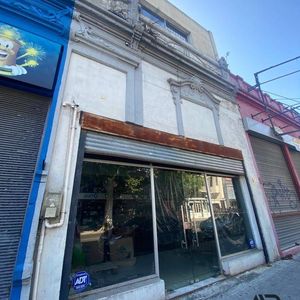 Local Comercial En Alquiler En Gran Punto En Barrio La Comercial.