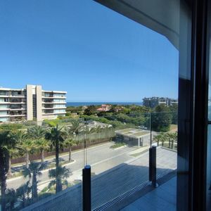 Apartamento De 2 Dormitorios + Den, Próximo Desembocadura De La Barra