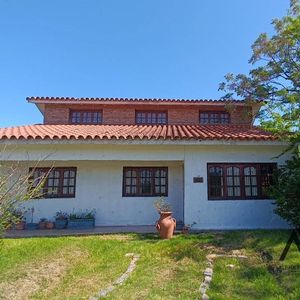 Casa En Venta Con 1000 M2 Totales En Carrasco Norte