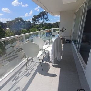 Apartamento De Tres Dormitorios Mas Dependencia En Venta, En Torre De Categoría!