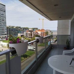 Apartamento 3 Dormitorios En  Buceo A Metros De La Rambla ,  170m2 Con Gge