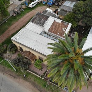 Gran Terreno En La Ciudad De Canelones Con Casa Antigua Para Recilcar.