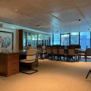 Venta De Oficina Con Renta En Punta Carretas. 100m2. Excelente Ubicación
