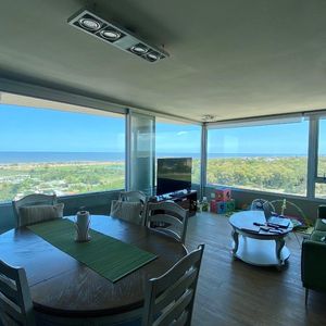 Apartamento En Venta De 2 Dormitorios 2 Baños Y Garaje En Carrasco