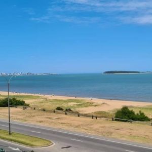 Apartamento En Venta De 2 Dormitorios C/ Cochera En Playa Mansa