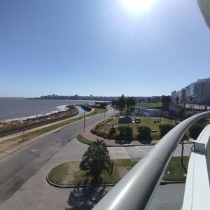 Apartamento En Venta De 3 Dormitorios C/ Cochera En Puerto Buceo