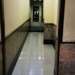 Venta De Oficina Contrafrente En Edificio Sobre Avenida 18 De Julio Esquina Yi