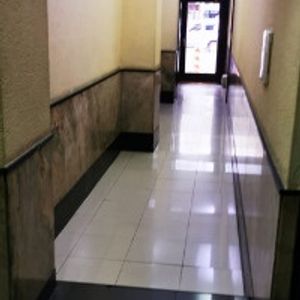 Alquiler Oficina Contrafrente En Edificio Sobre Avenida 18 De Julio Esquina Yi