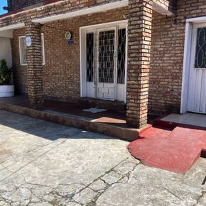 Casa En Venta De 3 Dormitorios C/ Cochera En Sayago