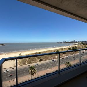 Apartamento En Venta De 3 Dormitorios C/ Cochera En Malvin