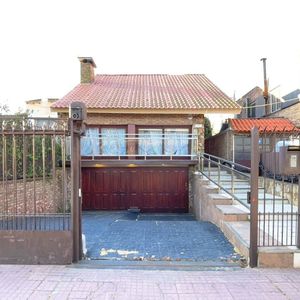 Casa En Venta De 4 Dormitorios C/ Cochera En Punta Gorda