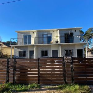 Complejo De 6 Casas En Venta De 12 Dormitorios C/ Cochera En El Pinar