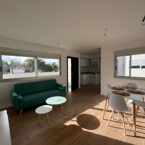 Apartamento En Alquiler De 2 Dormitorios C/ Cochera En Lezica