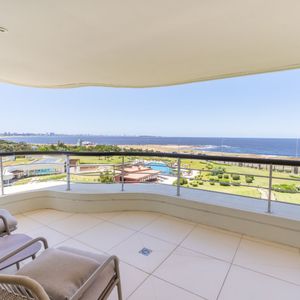 Apartamento En Venta De 4 Dormitorios C/ Cochera En Playa Mansa
