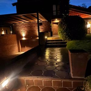 Casa En Venta De 4 Dormitorios C/ Cochera En La Tahona