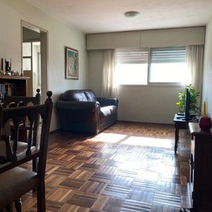 Apartamento En Venta De 2 Dormitorios En Buceo